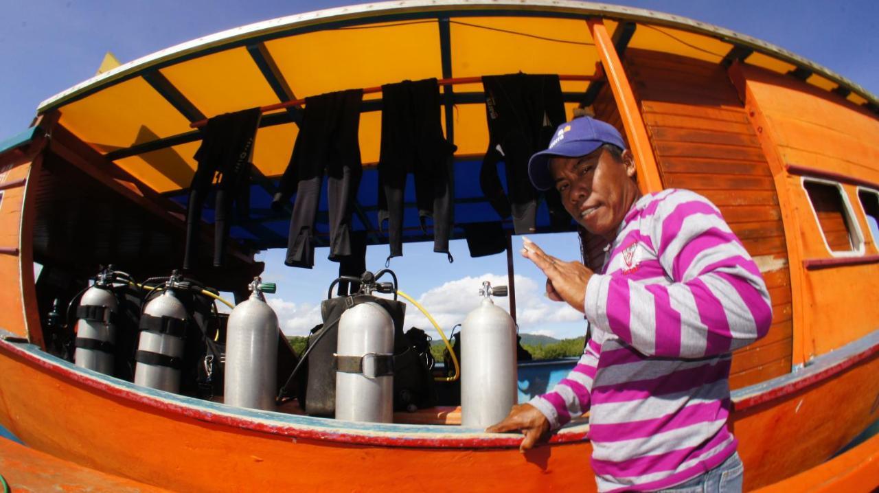 Blue Bay Divers Likupang Bangka Екстер'єр фото